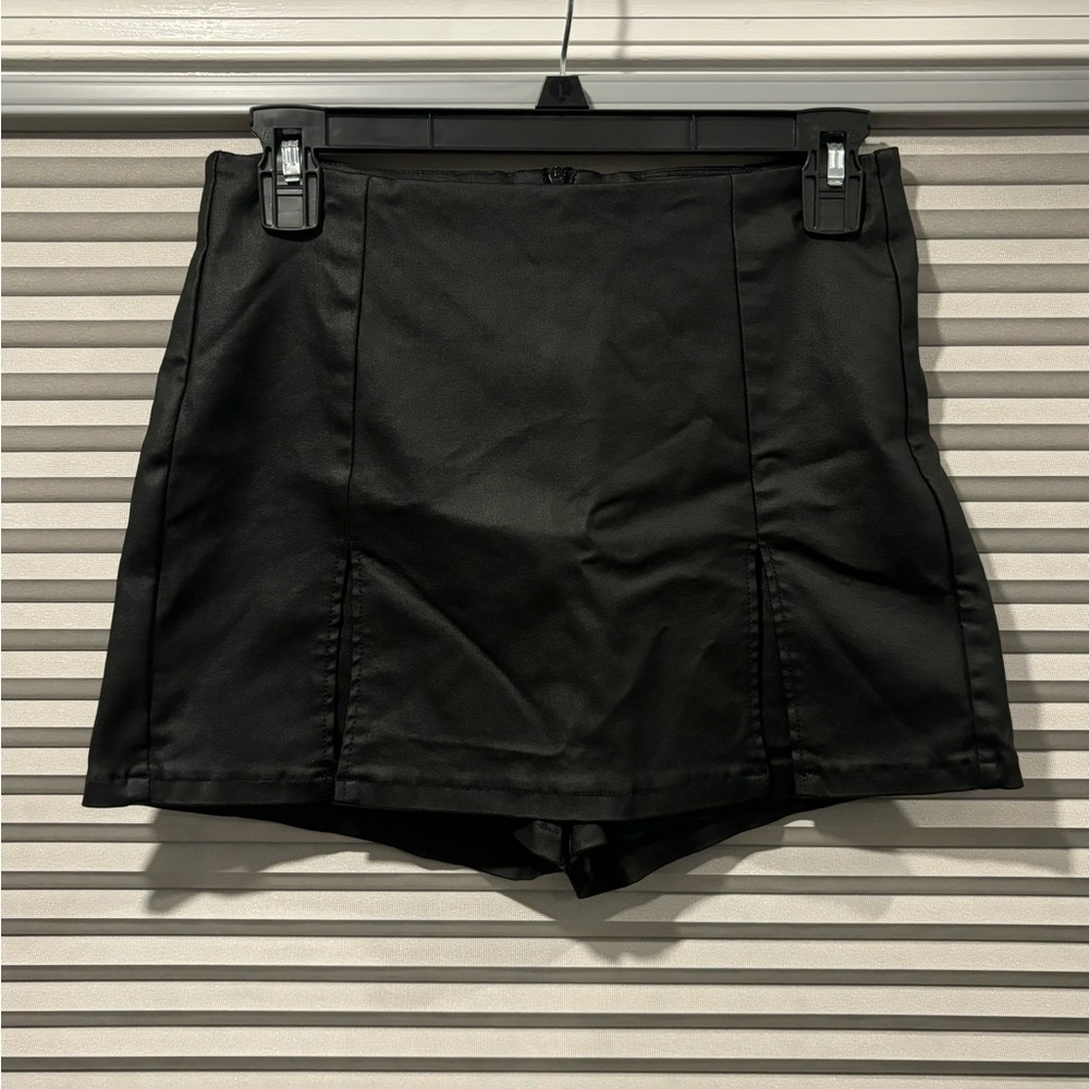 Black Pleather Mini Skort Zip Up Back Stretch Junior Womens‎ Sz L